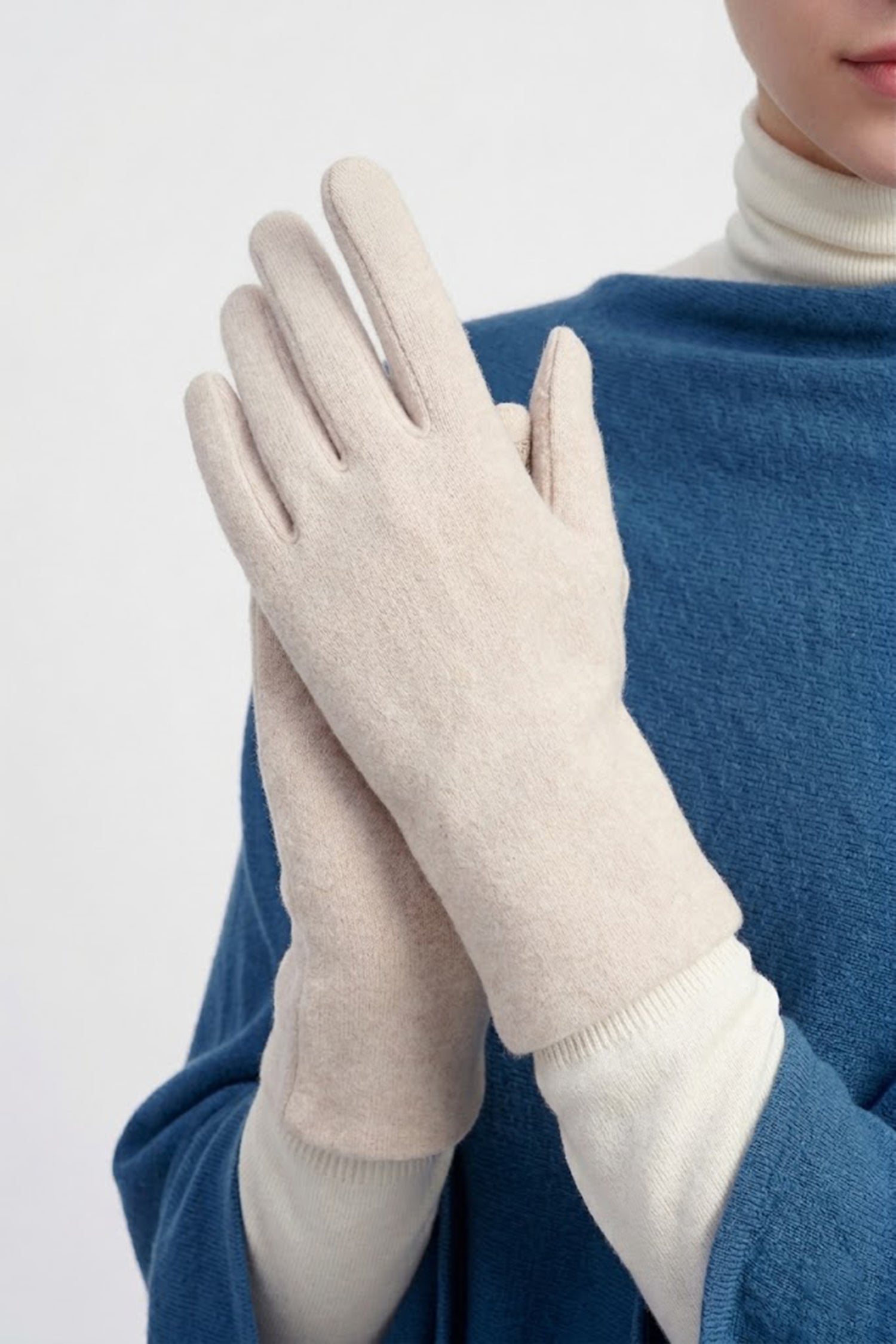 Chic Plain Gloves