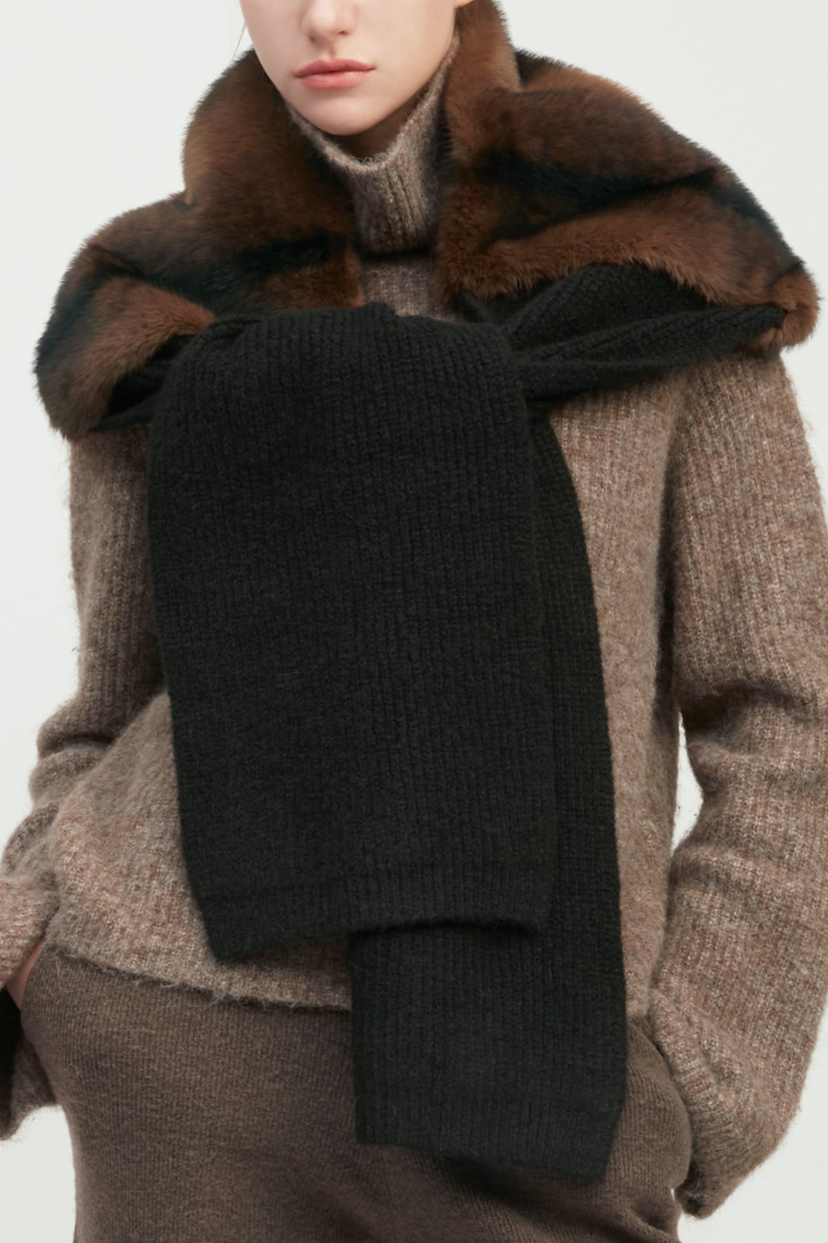 Fur-Neck Ribbed Scarf