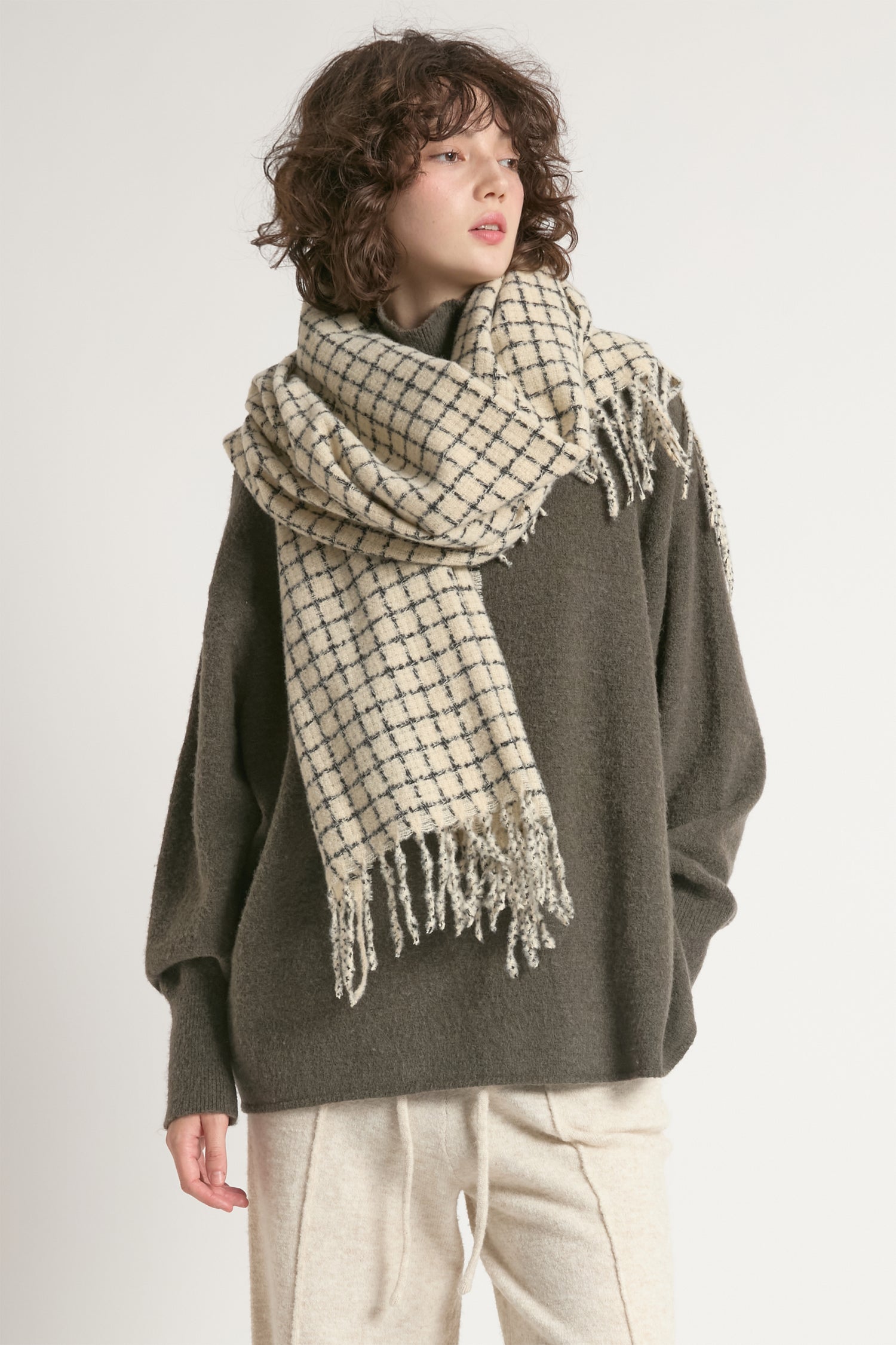 Minimal Windowpane Scarf