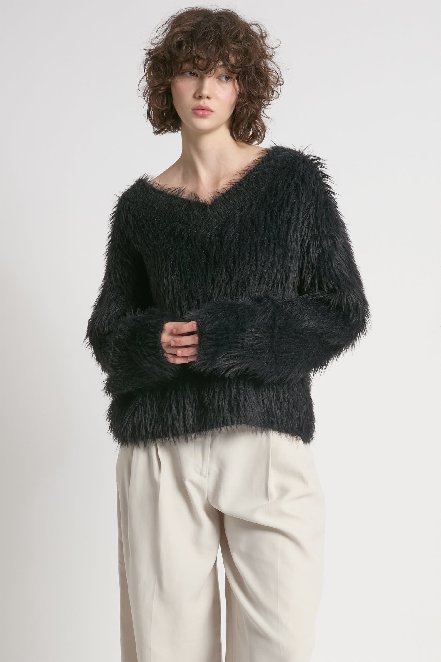 Black oversized fuzzy eyelash sweater with soft V-neck silhouette – Common Knit