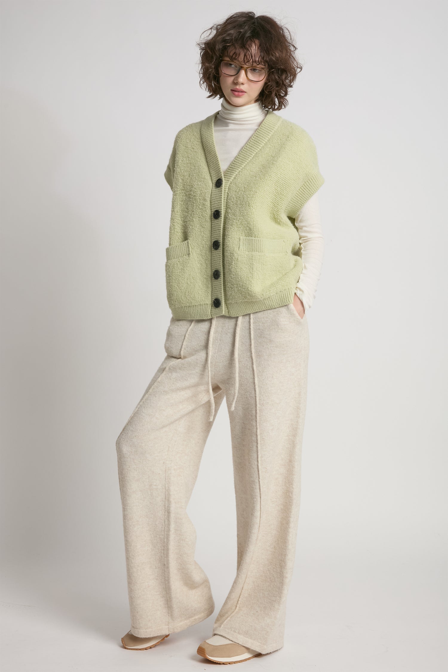 Apple green oversized boucle knit vest for cozy and textured layering – Common Knit