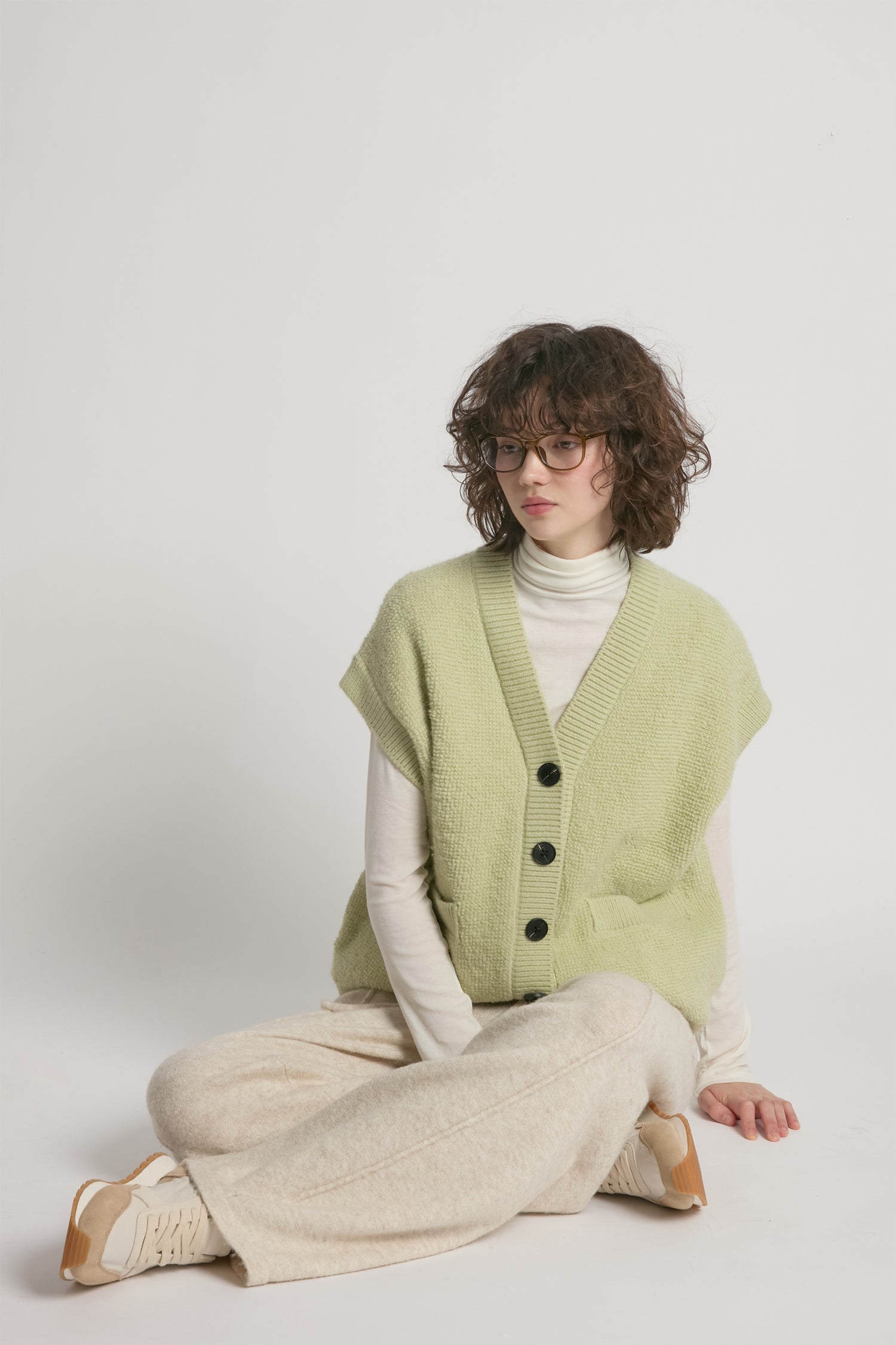 Apple green oversized boucle knit vest for cozy and textured layering – Common Knit