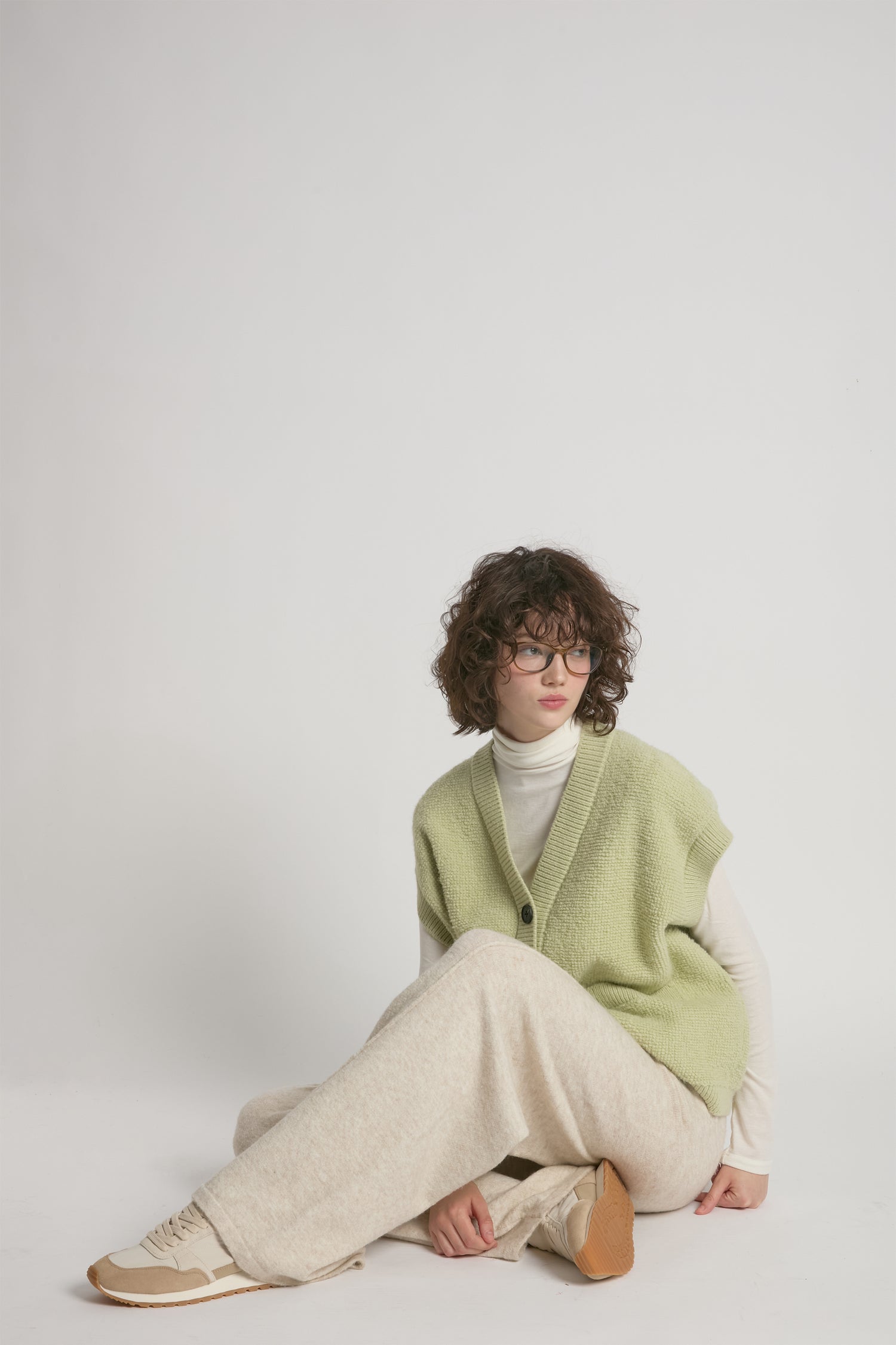 Apple green oversized boucle knit vest for cozy and textured layering – Common Knit