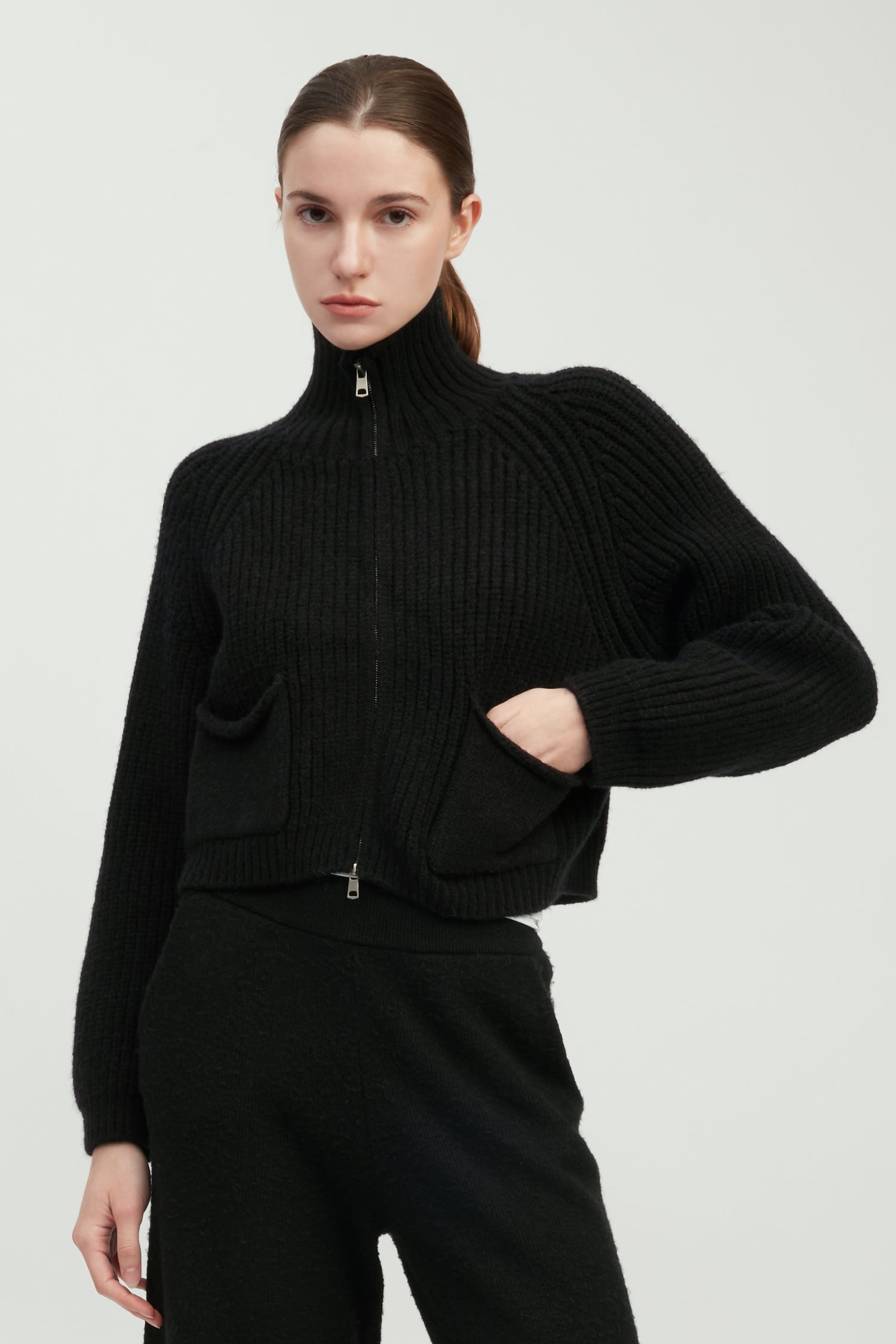 Pocket Detailed Crop Knit Jacket