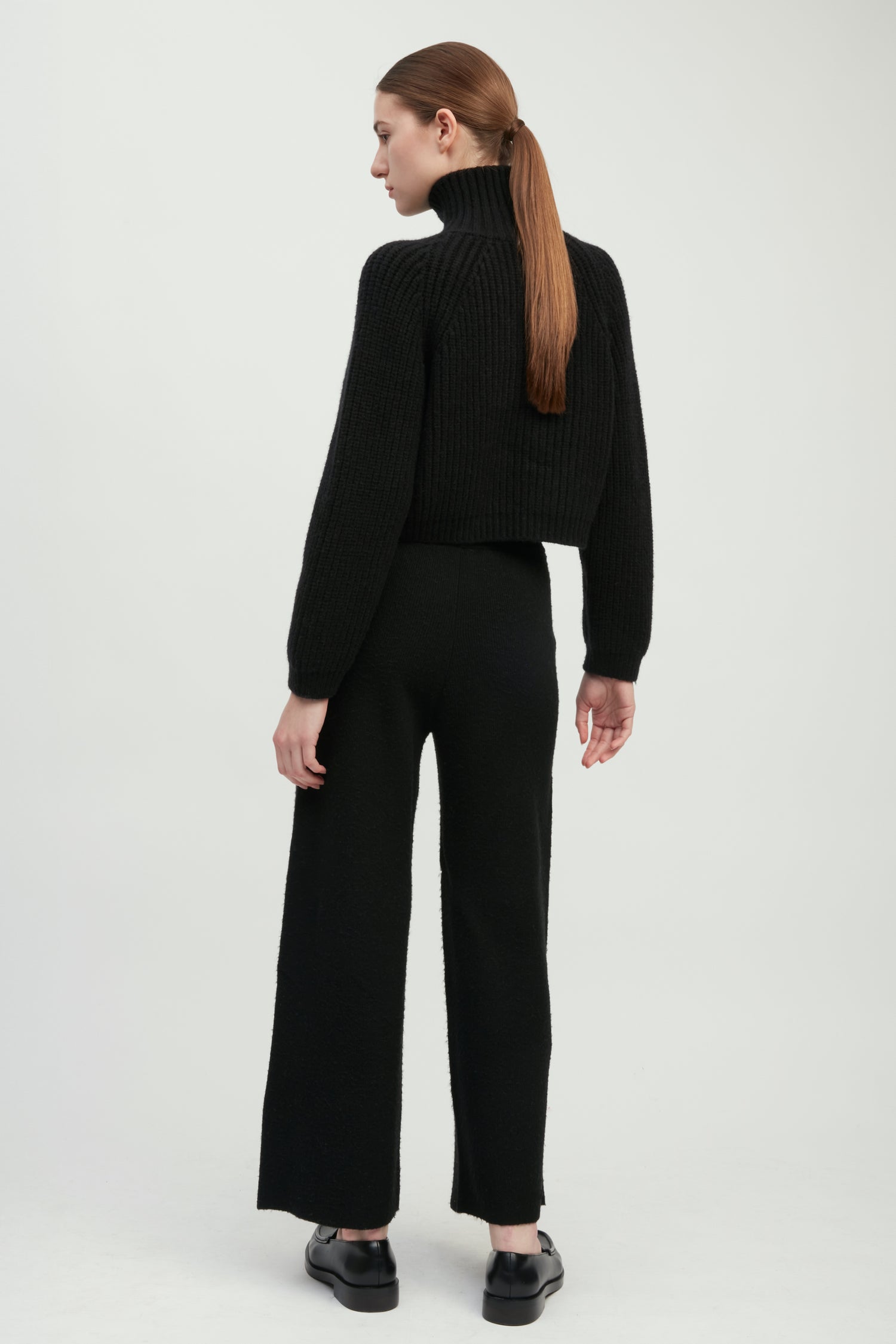 Pocket Detailed Crop Knit Jacket