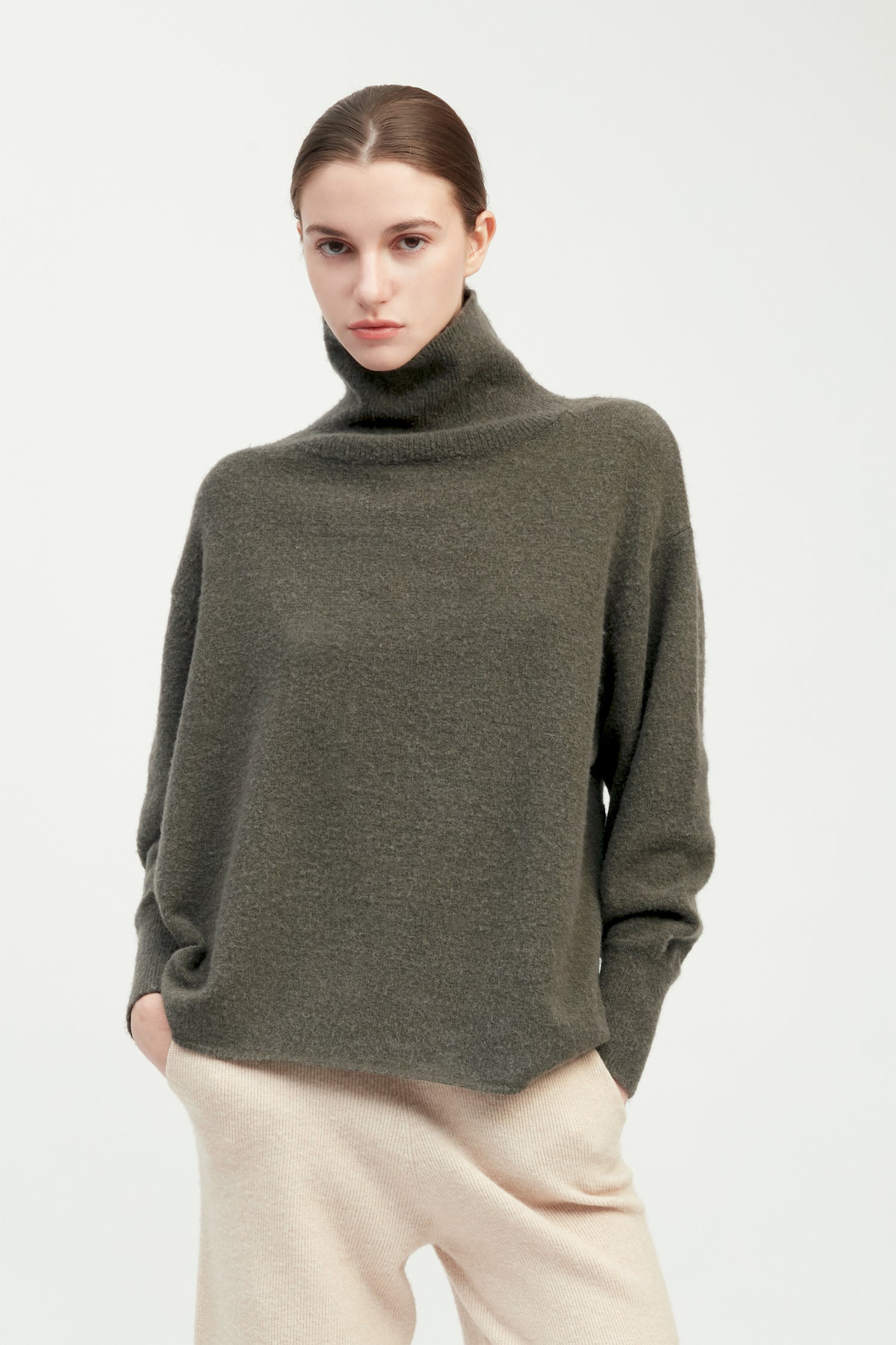 Khaki oversized slouch turtleneck sweater in soft brushed knit for cozy styling – Common Knit