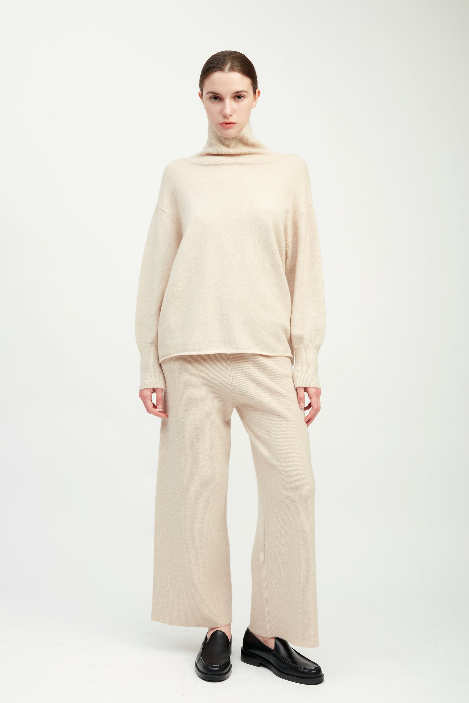 Tan oversized slouch turtleneck sweater in soft brushed knit for cozy styling – Common Knit