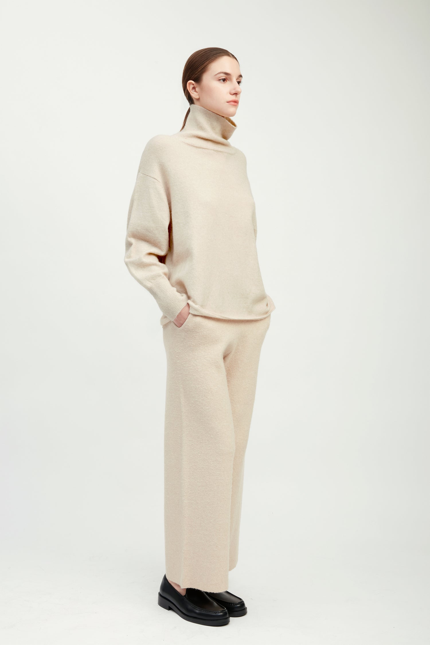 Tan oversized slouch turtleneck sweater in soft brushed knit for cozy styling – Common Knit