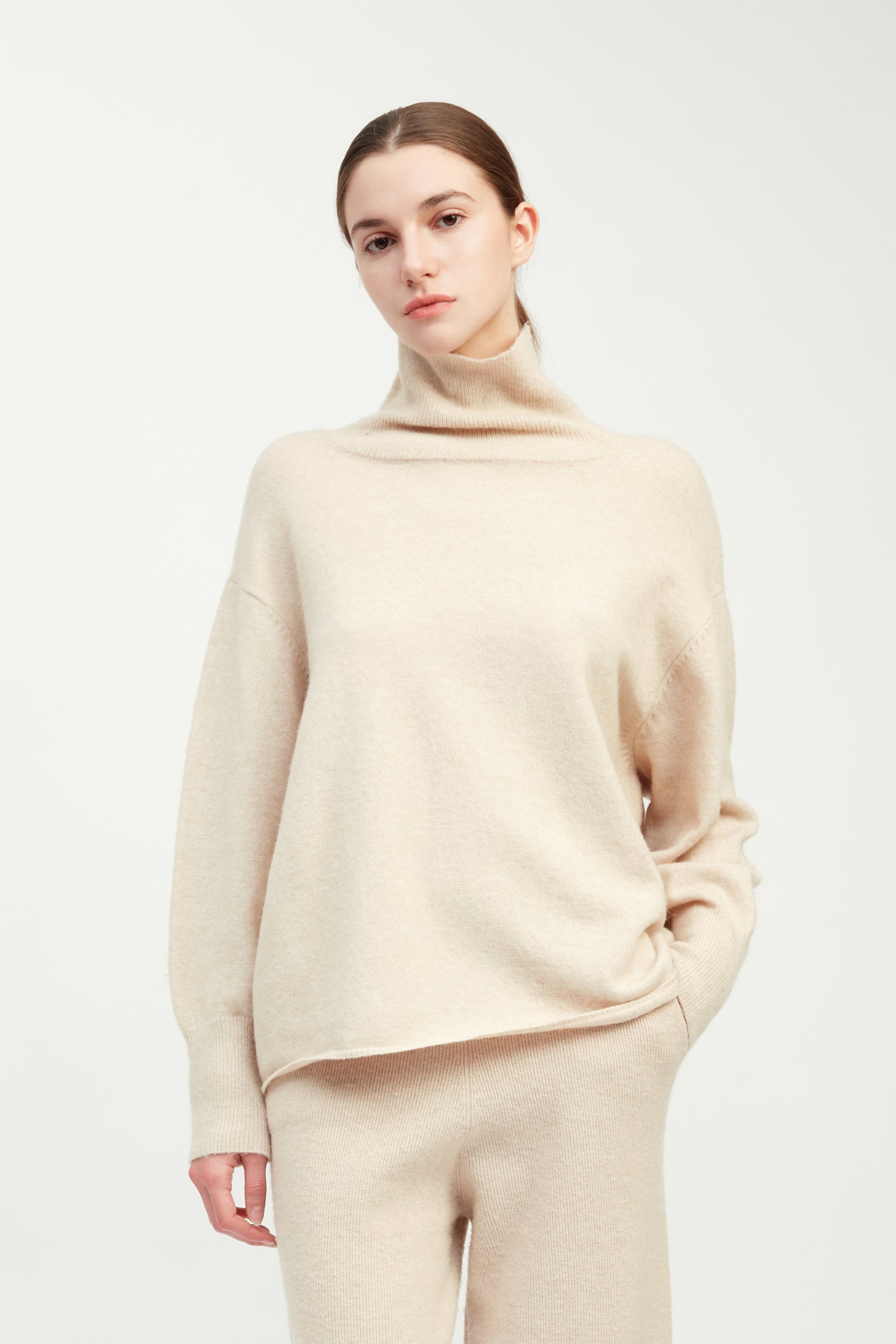 Tan oversized slouch turtleneck sweater in soft brushed knit for cozy styling – Common Knit