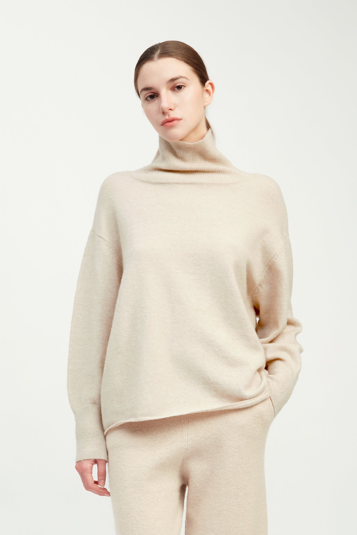Tan oversized slouch turtleneck sweater in soft brushed knit for cozy styling – Common Knit
